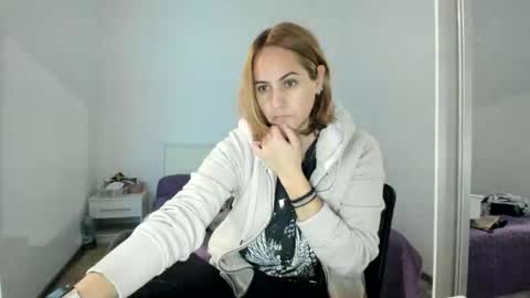 Snapshot of cutehana chatting on October 13, 4:53 pm MADY online show from October 13, 4:53 pm