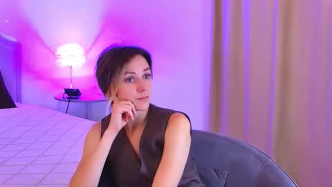 Snapshot of cutemirage chatting on October 7, 2:35 pm cutemirage online show from October 7, 2:35 pm