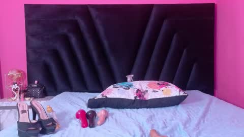 cutepetitee online show from November 28, 10:39 pm