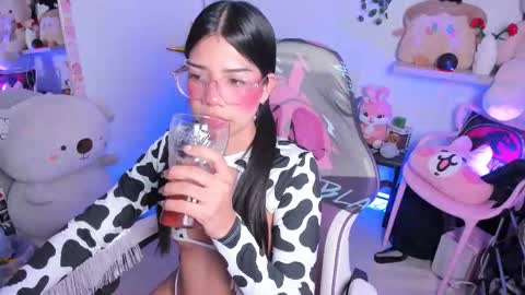  - independent model online show from November 1, 11:59 pm