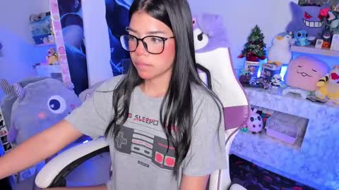  - independent model online show from February 19, 7:39 am