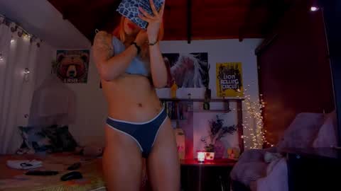 Snapshot of cuteweed420 chatting on February 19, 6:22 am cuteweed420 online show from February 19, 6:22 am