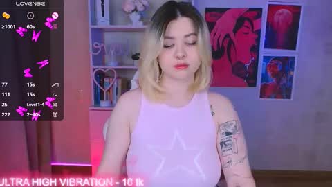 Snapshot of cutie_mili chatting on February 17, 3:25 am mili online show from February 17, 3:25 am
