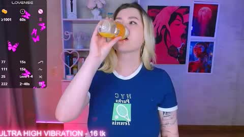 Snapshot of cutie_mili chatting on February 21, 11:01 am mili online show from February 21, 11:01 am