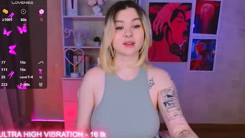 Snapshot of cutie_mili chatting on February 23, 3:35 am mili online show from February 23, 3:35 am