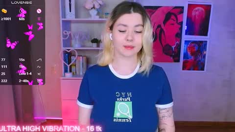 Snapshot of cutie_mili chatting on February 21, 3:34 am mili online show from February 21, 3:34 am