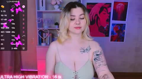 Snapshot of cutie_mili chatting on February 25, 4:03 am mili online show from February 25, 4:03 am