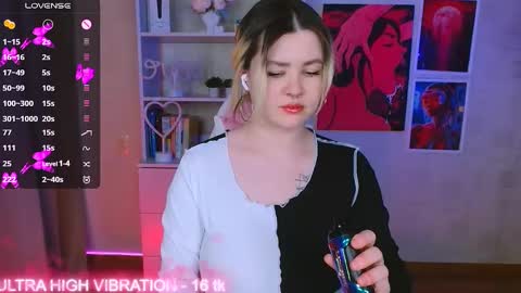 Snapshot of cutie_mili chatting on February 16, 9:37 am mili online show from February 16, 9:37 am