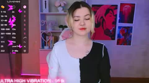 Snapshot of cutie_mili chatting on February 16, 2:42 am mili online show from February 16, 2:42 am