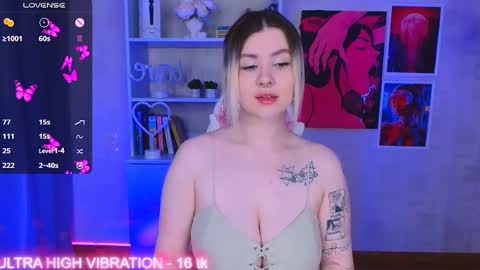 Snapshot of cutie_mili chatting on March 10, 5:11 am mili online show from March 10, 5:11 am