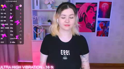 Snapshot of cutie_mili chatting on February 24, 3:23 am mili online show from February 24, 3:23 am