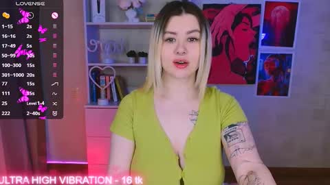 Snapshot of cutie_mili chatting on March 4, 10:35 am mili online show from March 4, 10:35 am