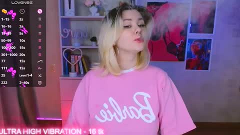 Snapshot of cutie_mili chatting on March 5, 7:27 am mili online show from March 5, 7:27 am