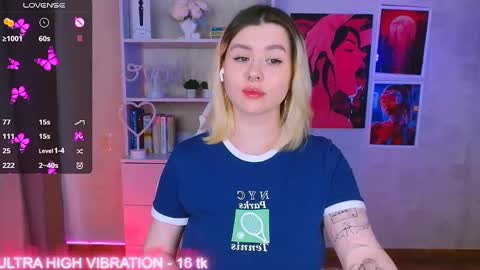 Snapshot of cutie_mili chatting on February 21, 7:23 am mili online show from February 21, 7:23 am