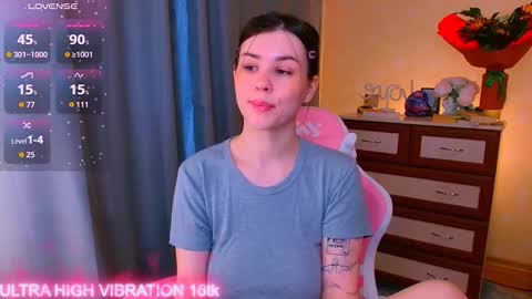Snapshot of cutie_mili chatting on October 2, 8:13 am mili online show from October 2, 8:13 am