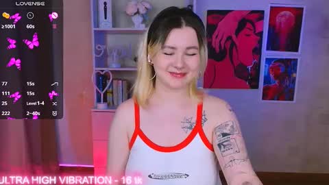 Snapshot of cutie_mili chatting on February 18, 9:43 am mili online show from February 18, 9:43 am