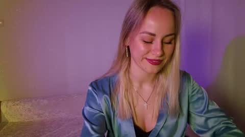 cutie_xoxo_ online show from May 22, 7:09 pm
