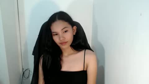 cutiee_lily2 online show from May 2, 11:27 am