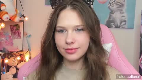 Snapshot of cutierori chatting on February 26, 8:28 am Rori Instagram cutierori online show from February 26, 8:28 am