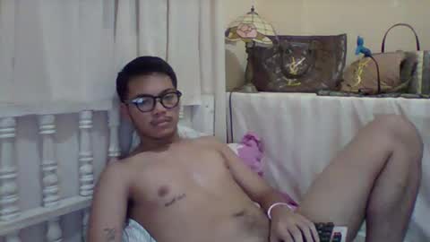 cyrenzortegal online show from April 10, 6:12 pm