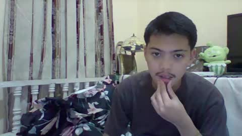 cyrenzortegal online show from April 15, 7:06 pm