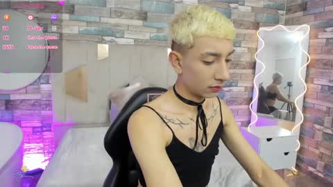 cyrus_tay online show from May 22, 12:01 pm