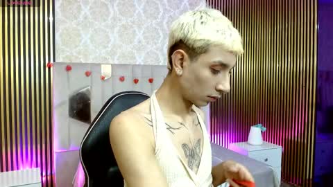cyrus_tay online show from June 3, 12:41 pm