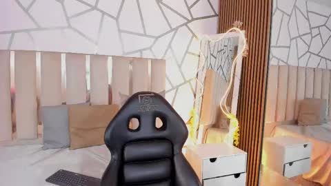 cyrus_tay online show from April 28, 12:09 pm