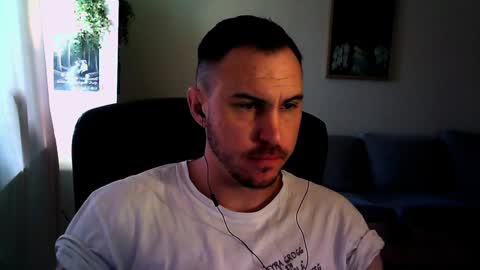 DadBodStephen online show from December 4, 8:06 am