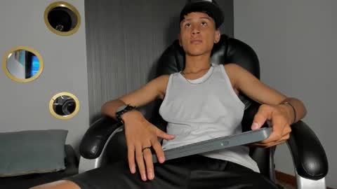 Snapshot of daddy_darcks chatting on September 28, 1:58 am daddy_darcks online show from September 28, 1:58 am