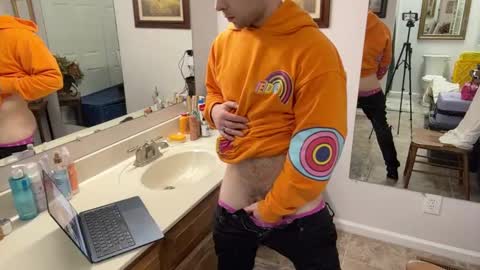 Snapshot of daddydaydrinkz chatting on February 15, 4:25 am DaddydayDrinkz online show from February 15, 4:25 am