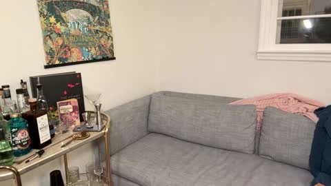 Snapshot of daddydaydrinkz chatting on December 18, 6:21 am DaddydayDrinkz online show from December 18, 6:21 am