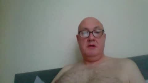 Snapshot of daddyhere4uall6 chatting on October 31, 8:15 am daddyhere4uall6 online show from October 31, 8:15 am