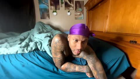 sexy tatted king bbc online show from December 15, 10:39 am