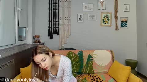 Snapshot of daddyonlyloveme chatting on October 9, 8:25 pm Zoe online show from October 9, 8:25 pm