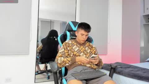 Snapshot of daddyrich4u chatting on September 9, 2:33 am daddyrich4u online show from September 9, 2:33 am