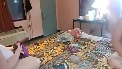 Snapshot of daddyshome4115 chatting on October 25, 4:46 am Daddyshome4115 online show from October 25, 4:46 am