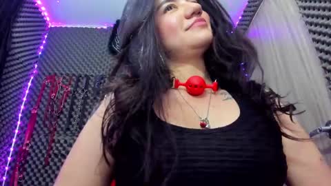 Snapshot of daddyspetite_ chatting on February 27, 7:58 pm Lili online show from February 27, 7:58 pm