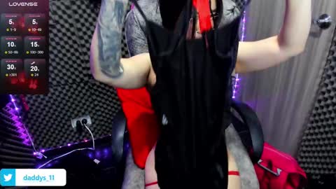 Snapshot of daddyspetite_ chatting on March 5, 7:27 pm Lili online show from March 5, 7:27 pm
