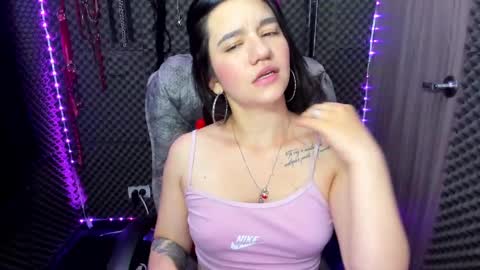 Snapshot of daddyspetite_ chatting on February 19, 4:00 pm Lili online show from February 19, 4:00 pm