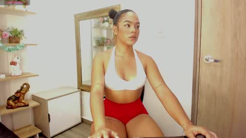 Snapshot of daenerys_targa chatting on December 20, 4:20 am Lesly online show from December 20, 4:20 am