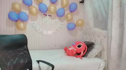 Snapshot of daeneryslove_doll chatting on October 12, 9:13 am daeneryslove_doll online show from October 12, 9:13 am