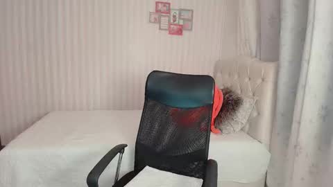 daeneryslove_doll online show from November 12, 7:32 am