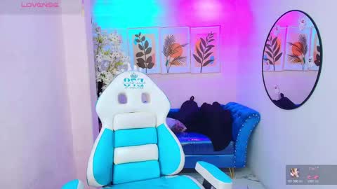 dafne huges online show from November 3, 7:37 pm