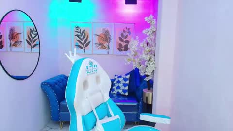 dafne huges online show from September 15, 7:37 pm