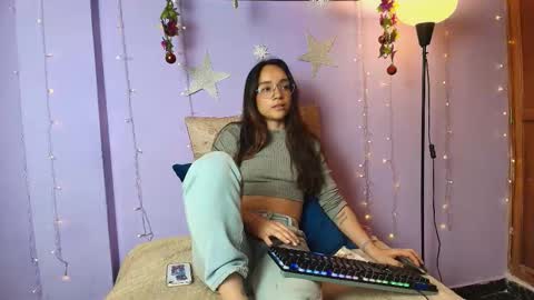 dafnemel online show from December 22, 6:36 pm