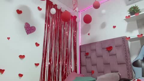 Snapshot of dafnnee_ross chatting on February 17, 12:05 pm DAFNNE online show from February 17, 12:05 pm