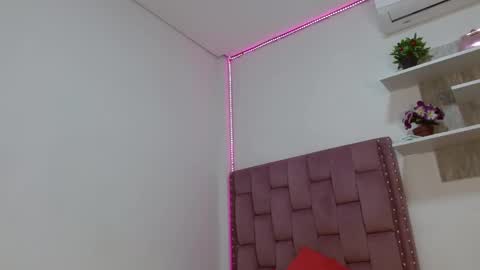 Snapshot of dafnnee_ross chatting on March 9, 12:09 pm DAFNNE online show from March 9, 12:09 pm