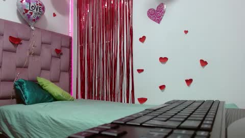 Snapshot of dafnnee_ross chatting on February 24, 12:05 pm DAFNNE online show from February 24, 12:05 pm