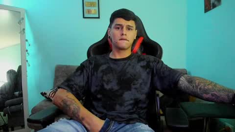 Snapshot of dage_19 chatting on December 31, 6:59 am my name is Jhon and I live in colombia online show from December 31, 6:59 am